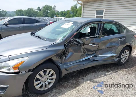 2015 Nissan Altima 2.5 S z USA, uszkodzony, nr VIN 1N4AL3AP1FN346147